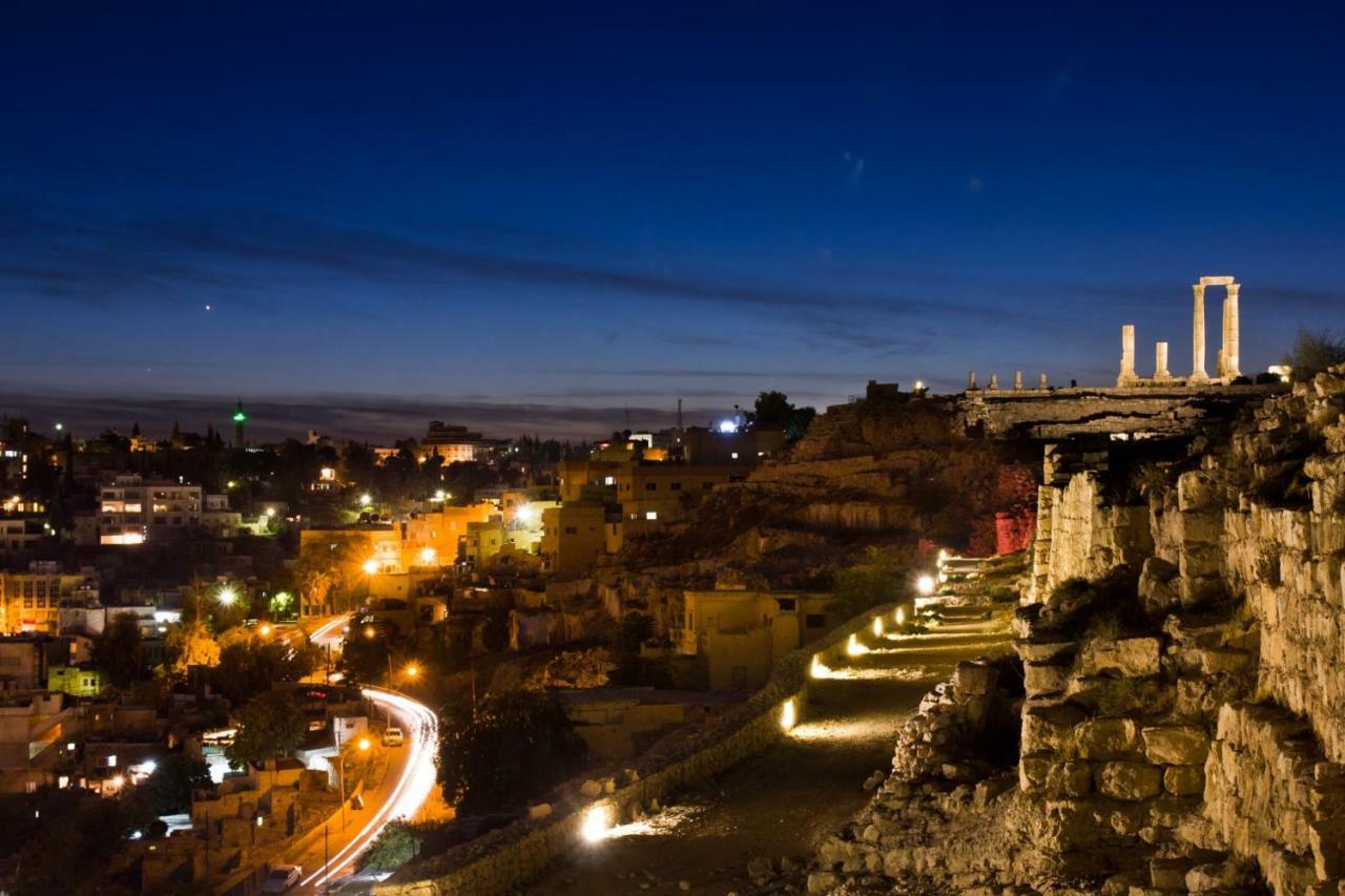 Meneur Hotel Amman Bagian luar foto